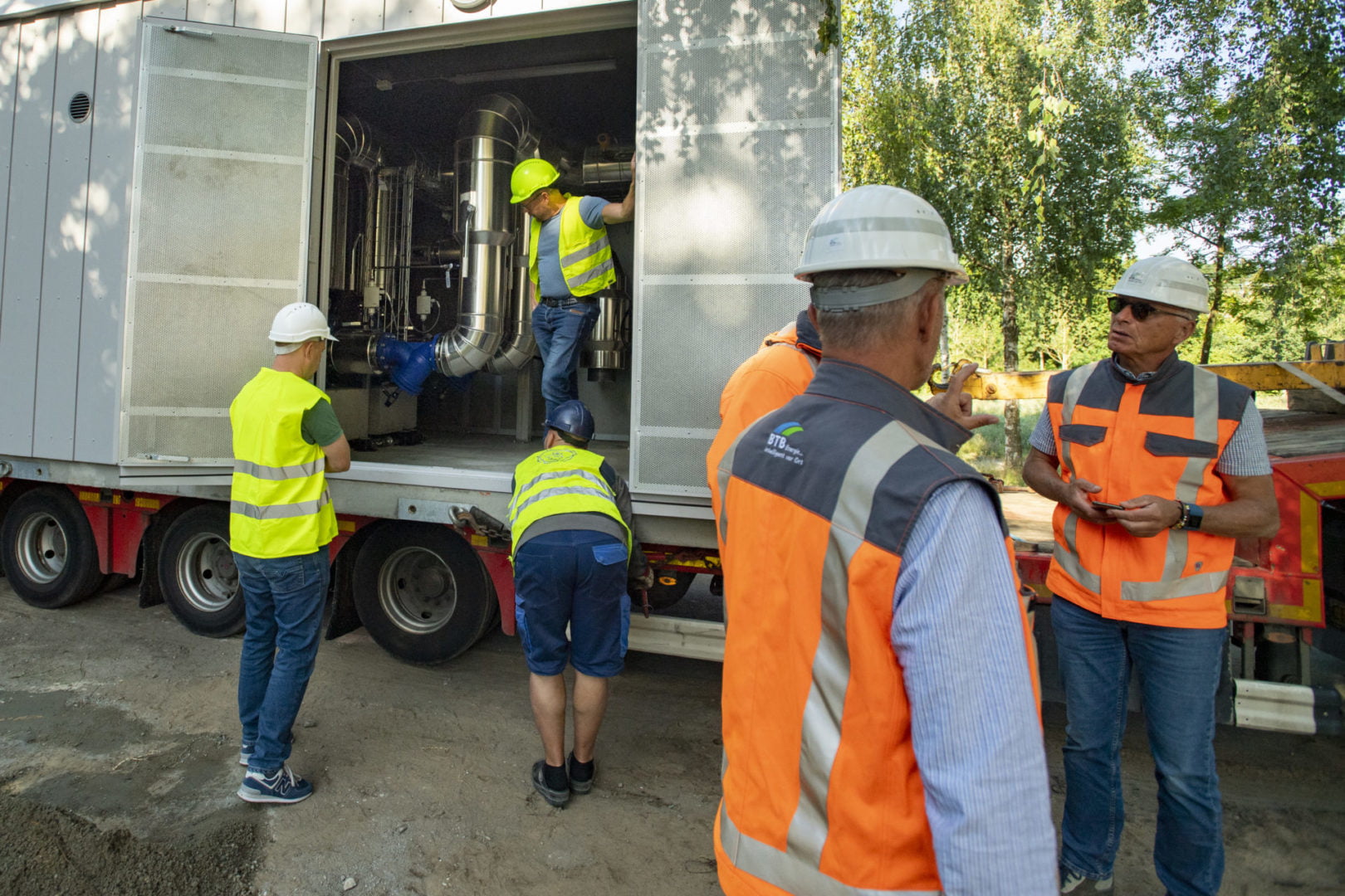 Anlieferung und Einbau einer Druckerhöhungsstation der BTB Blockheizkraftwerks- Träger-
und Betreibergesellschaft mbH Berlin in Berlin Köpenick.
